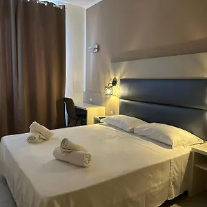 Hotel 20 ***